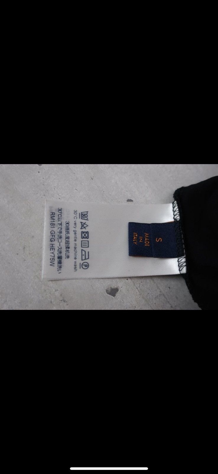 Louis Vuitton Crew neck T-shirt with LV printed logo by Louis Vuitton Size US S / EU 44-46 / 1 - 9 Thumbnail