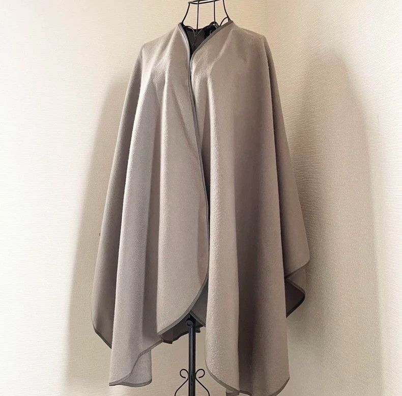 Loro Piana LORO PIANA Small sheepskin decorative neutral style shawl Size M / US 6-8 / IT 42-44 - 1 Thumbnail