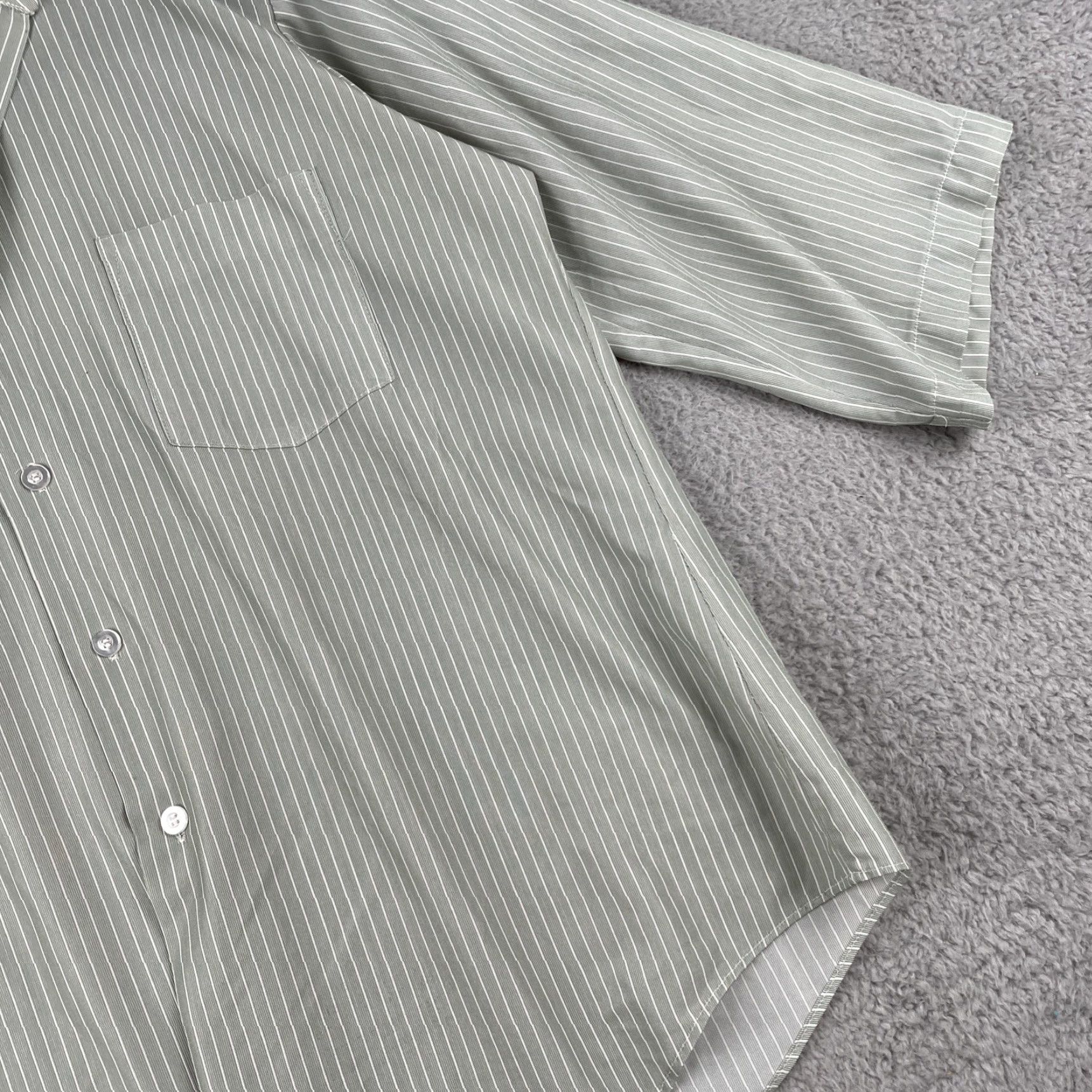 Van Heusen VINTAGE Van Heusen Shirt Mens Large Button-Up Mossy Green Striped 70s Size US L / EU 52-54 / 3 - 6 Thumbnail