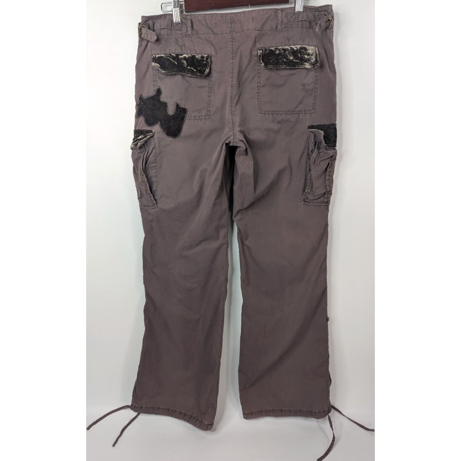 Express VINTAGE Express Velvet Cargo Pants Women's Size 12 Hip Hop Streetwear Y2K Brown Velvet Cargo Pants Beaded Express Hip Hop 2000s Girls Women Mens? Size 34" / US 12 / IT 48 - 5 Thumbnail