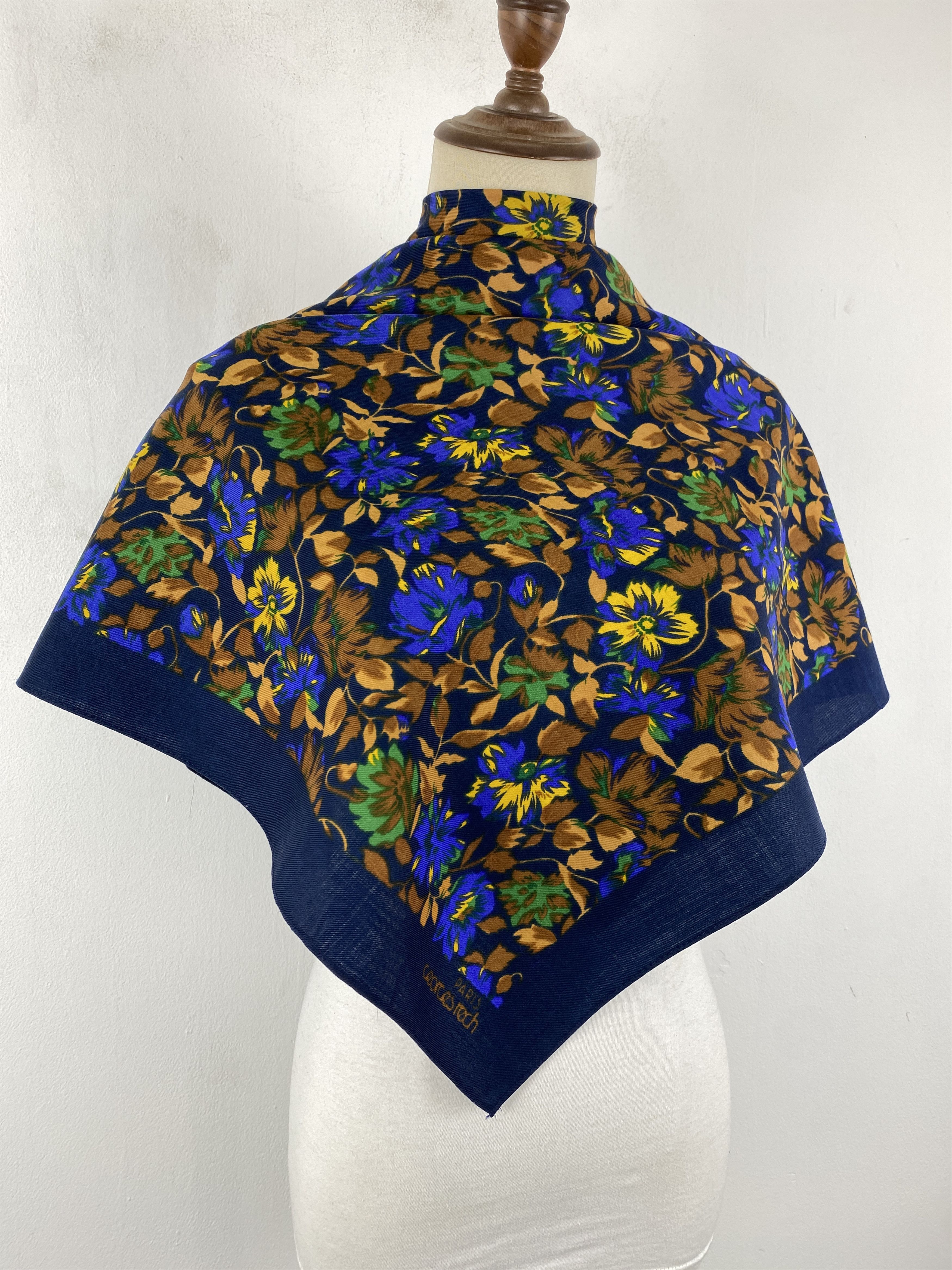 Vintage Ceorcesrech Wool Shawl Babushka head Scarf SN0040 Size ONE SIZE - 2 Thumbnail
