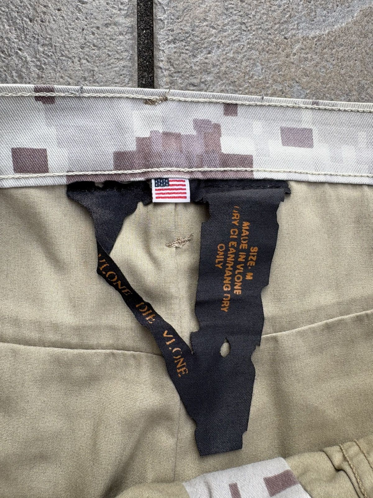 Vlone vlone old english denim digital camo dice Size US 32 / EU 48 - 3 Thumbnail