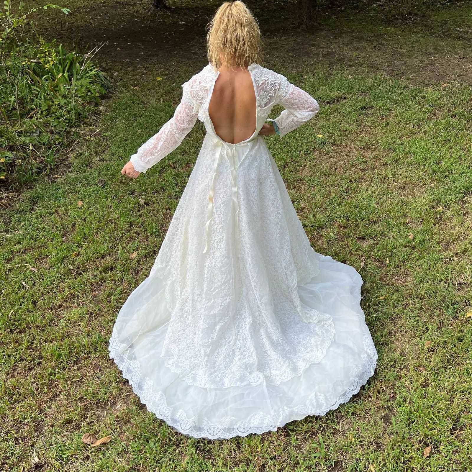 Vintage Vintage Cream Lace Long Sleeve V Neck Wedding Dress Size XS / US 0-2 / IT 36-38 - 2 Thumbnail
