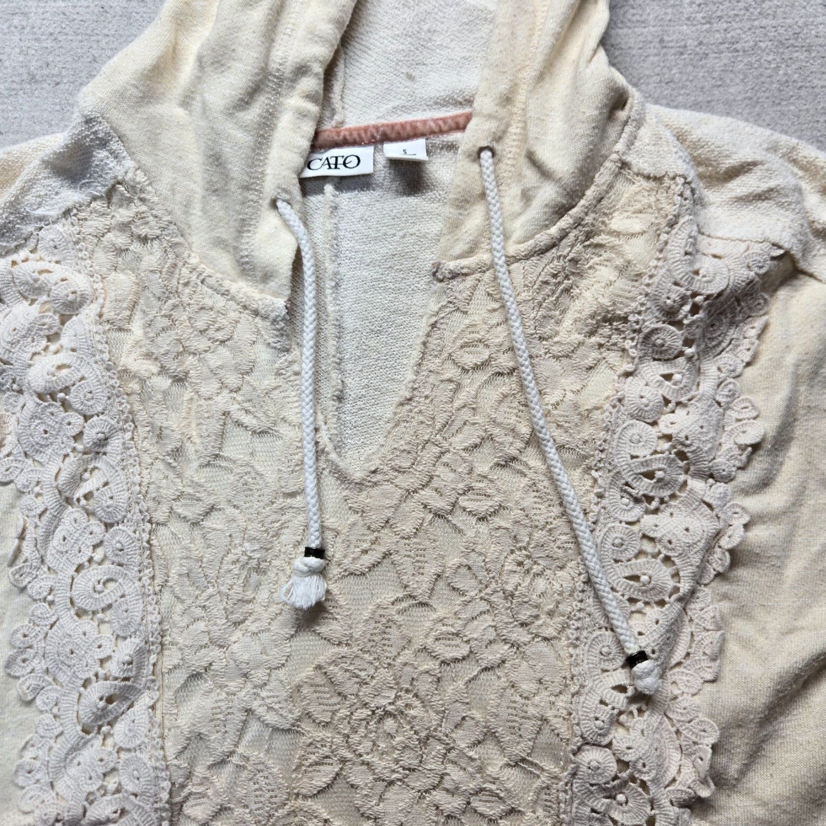 Vintage Cato Hoodie Women's L Beige Floral Lace Knit Pullover Boho V-Neck All Seasons Hooded Pockets Bohemian Regular Size L / US 10 / IT 46 - 2 Thumbnail