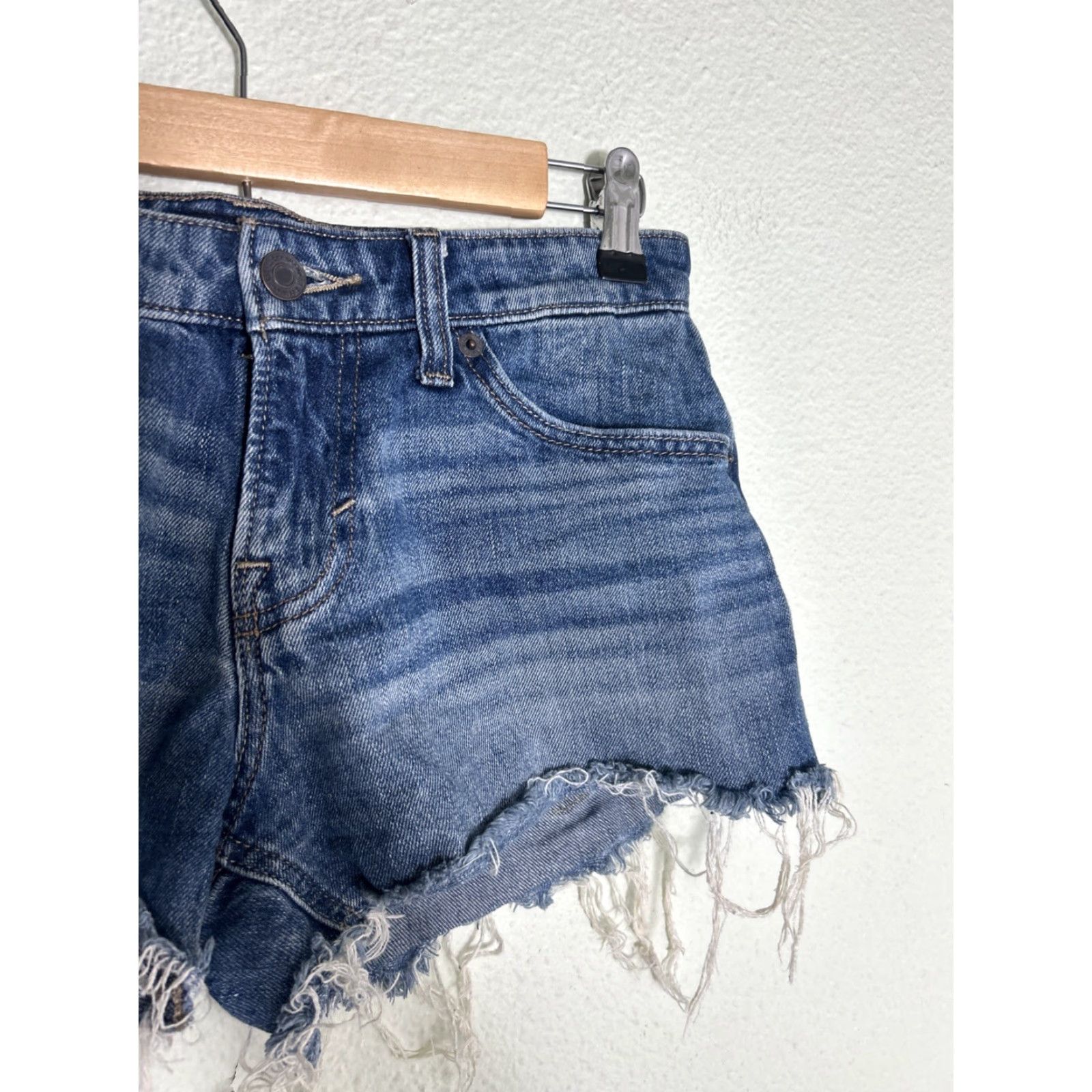 Lucky Brand Lucky Brand Womens The Cutoff Jean Shorts Medium Wash 28x3 Size 0 Womens Boyfriend Casual Denim Shorts Size 25" / US 0 / IT 36 - 3 Thumbnail