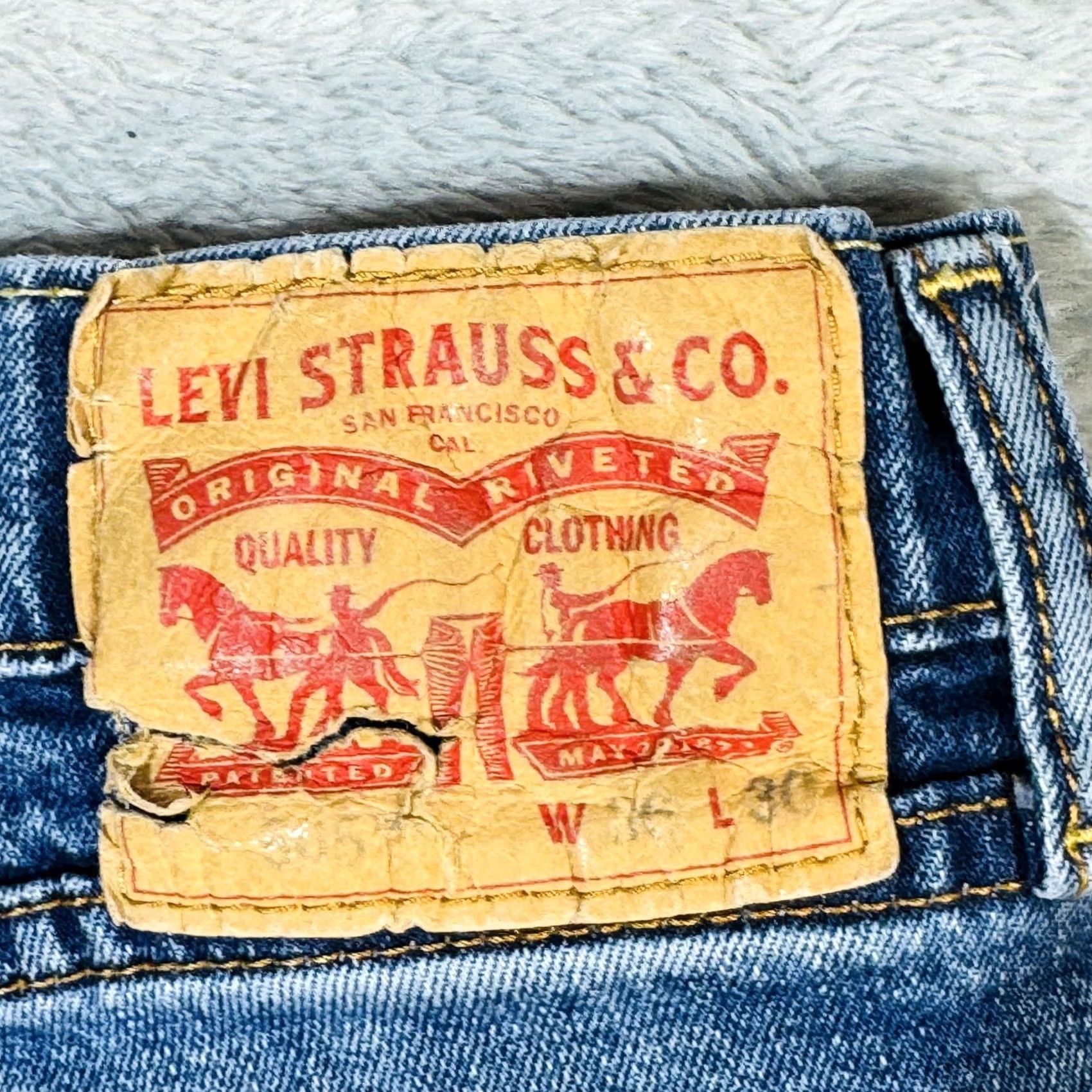 CO Levi Strauss & Co Denim Jean Shorts Mens 36 Blue Bermuda Casual Classic 5-Pocket Zip Fly Linen? (Oops) Size US 36 / EU 52 - 7 Thumbnail