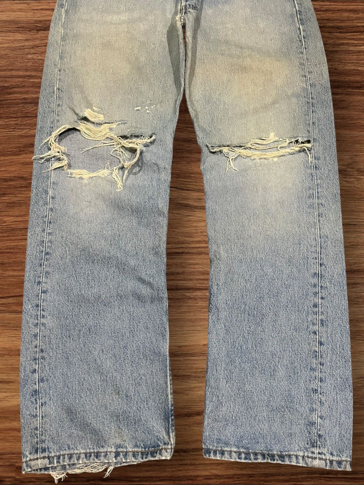 Levi's Vintage 90s Levi’s 501 Blue Wash Button Fly Distressed Jeans Size US 36 / EU 52 - 11 Thumbnail
