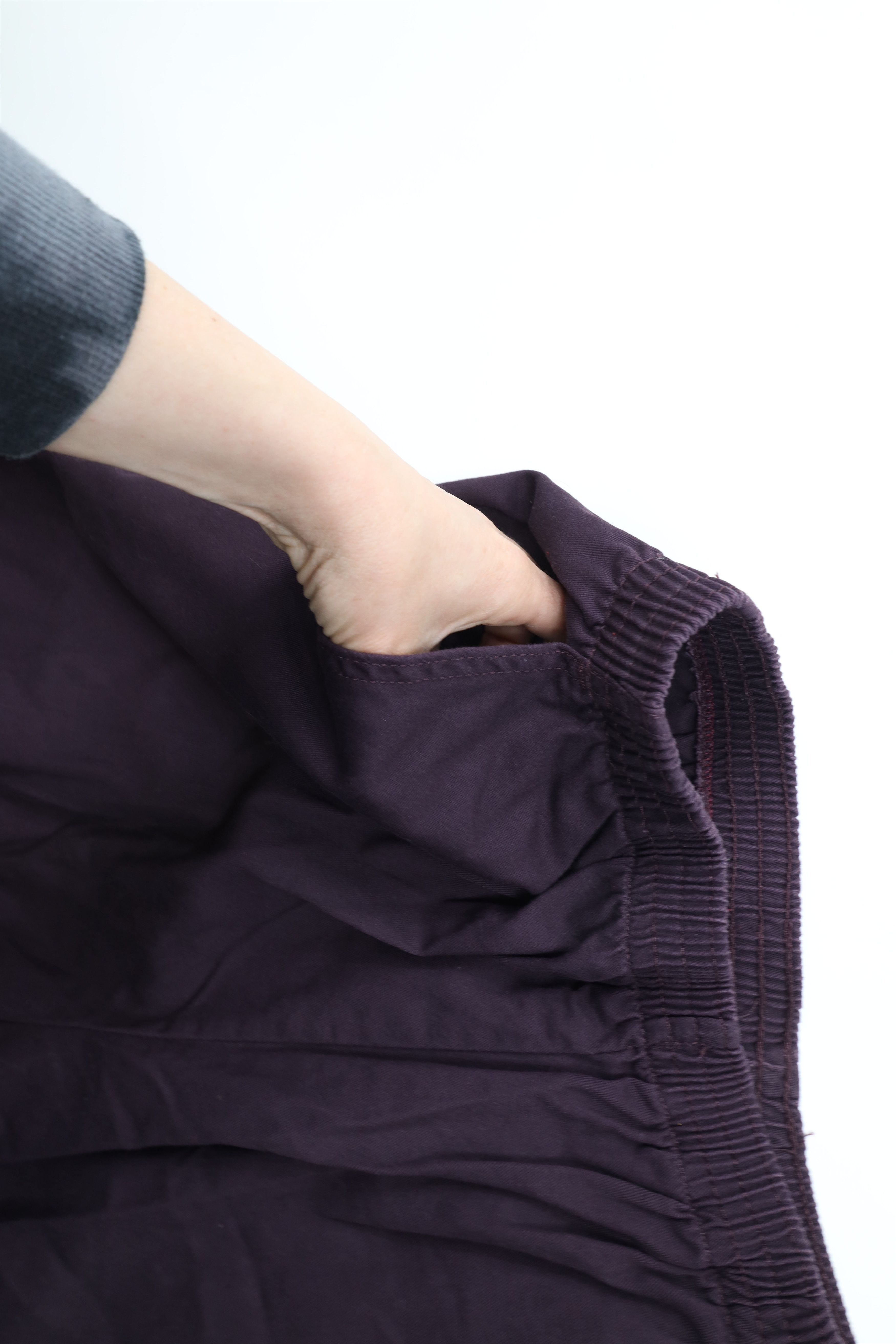 Vintage Vintage 90s Streetwear Tapered Leg Pants Eggplant Purple Size 40" / US 18 - 6 Thumbnail