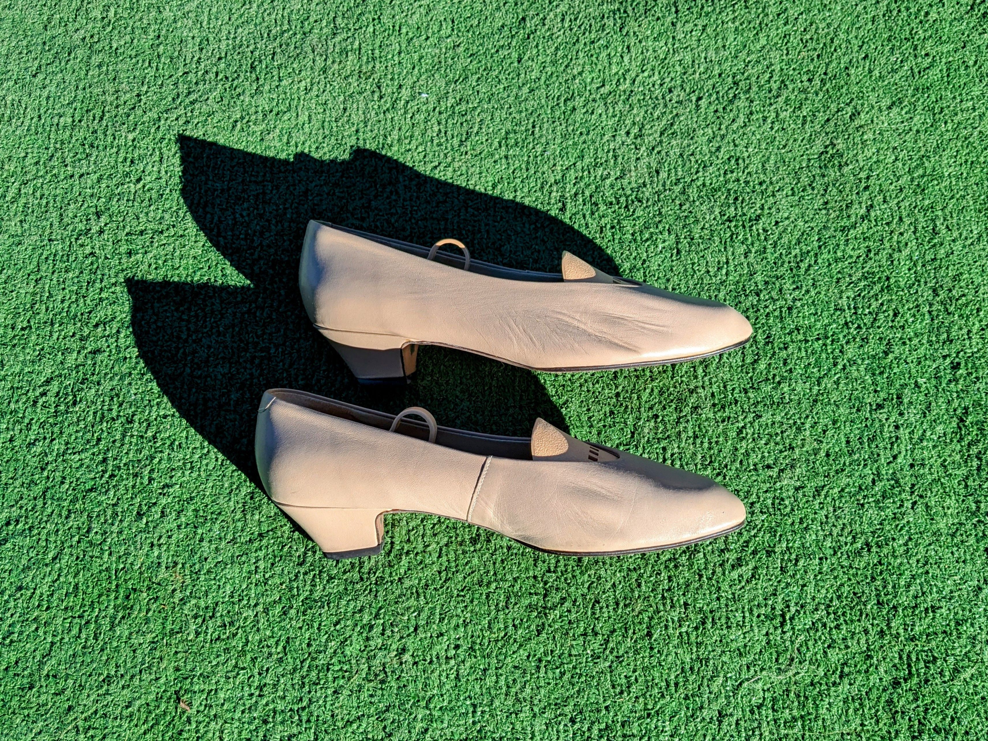 Vintage Moare by Sharp 1970s Vintage Leather Mid-Heel Retro Pumps Size US 7 / IT 37 - 3 Thumbnail