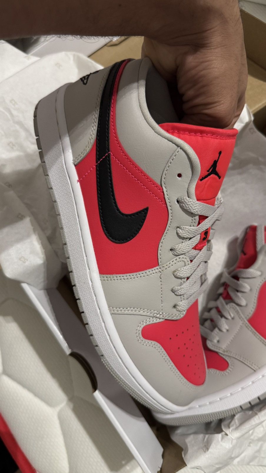Jordan Brand WMNS AIR JORDAN 1 LOW Size US 9 / EU 42 - 2 Thumbnail