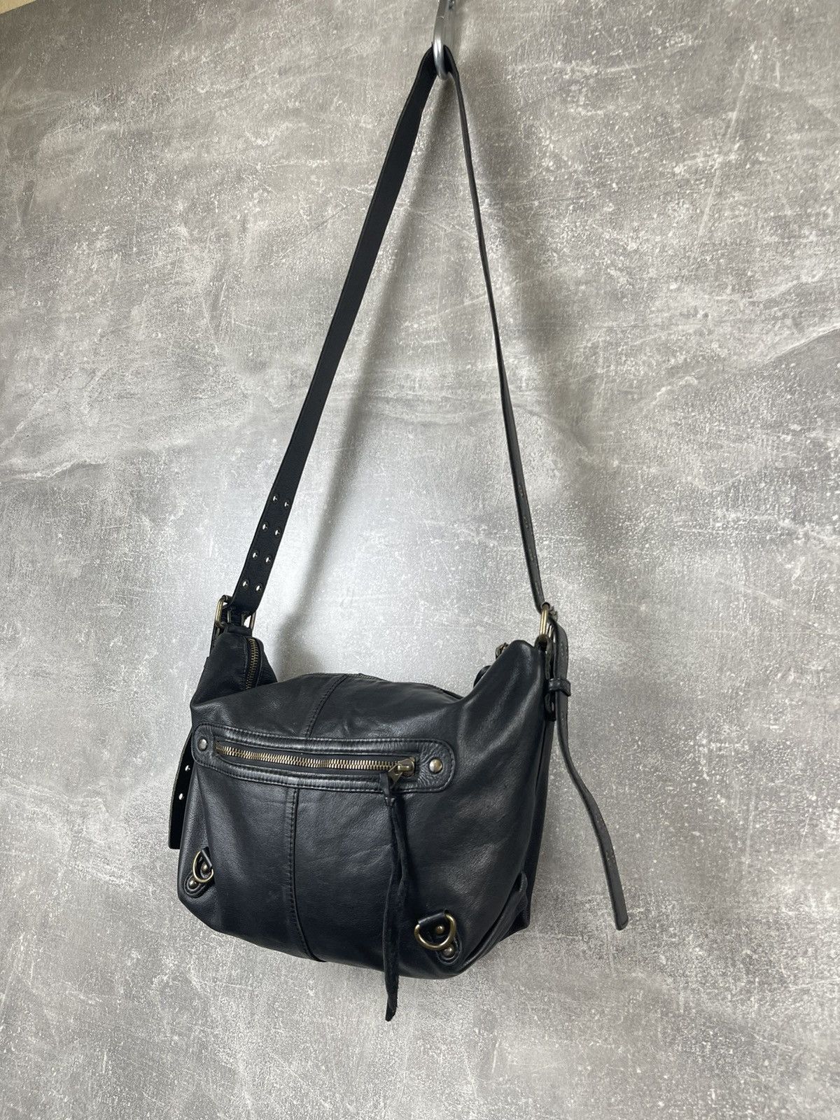 Vintage Vintage Leather Crossbody Bag Grommet Strap&Zipper Pocket Size ONE SIZE - 2 Thumbnail
