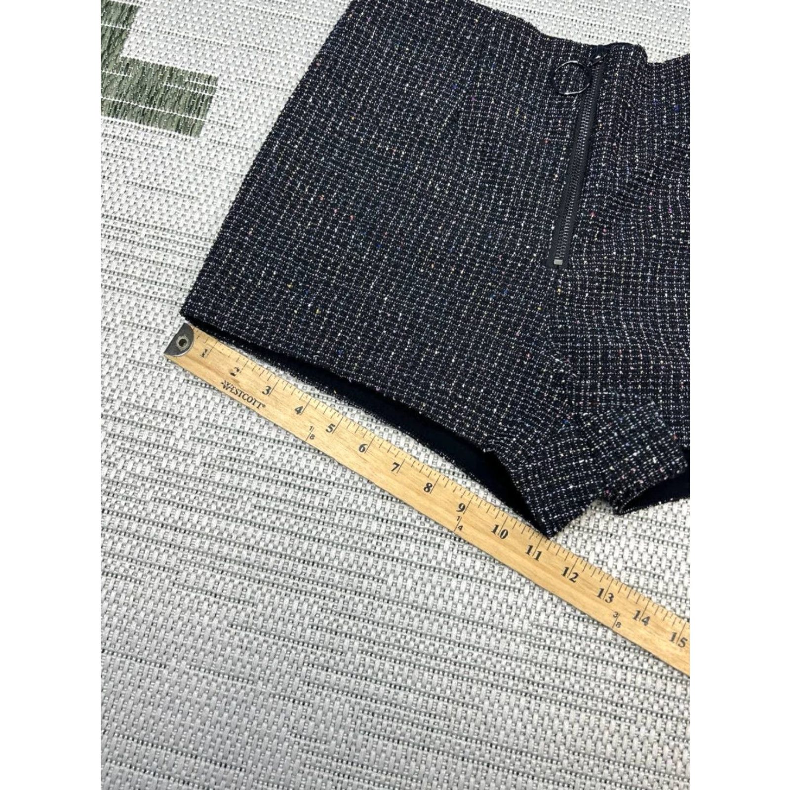 Vintage Maeve Black Tweed Zip Front Shorts Womens 8 High Waisted Confetti Flecks Polyester Viscose Elastane Regular Mid Rise Modern 90s? Size 30" / US 8 / IT 44 - 6 Thumbnail