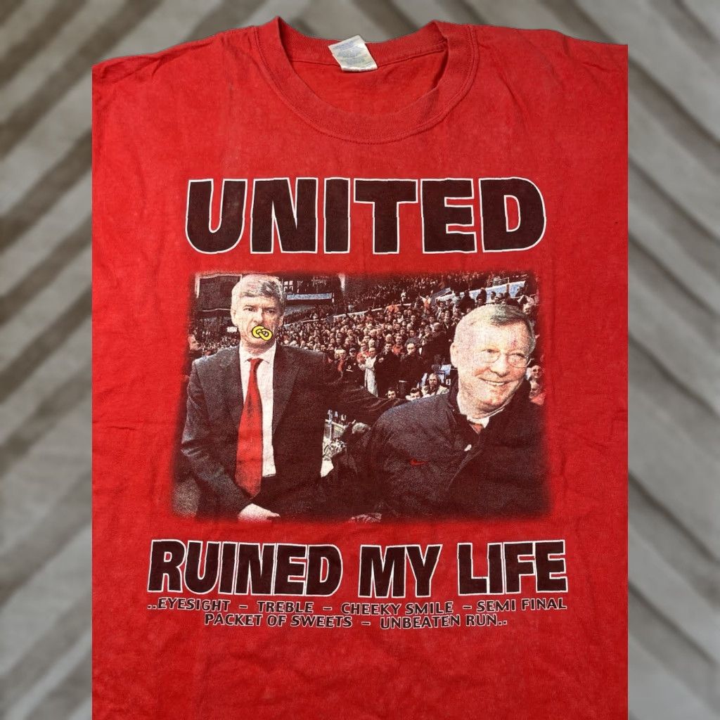 Vintage VINTAGE Manchester United Arsenal Football Joke Spoof T Shirt Large Red Cotton Men Regular Short Sleeve Round Neck Mens Size US L / EU 52-54 / 3 - 1 Thumbnail