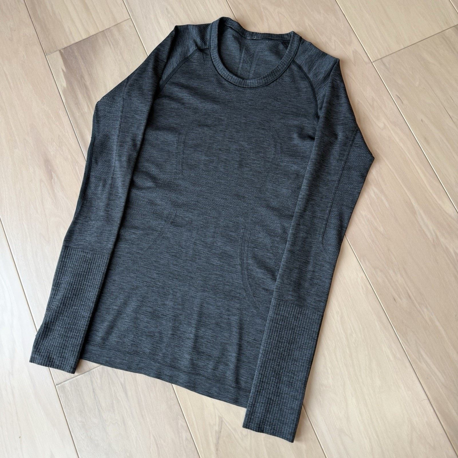 Lululemon Lululemon Metal Vent Shirt 4 Gray Yoga Workout Long Sleeve Size S / US 4 / IT 40 - 8 Thumbnail