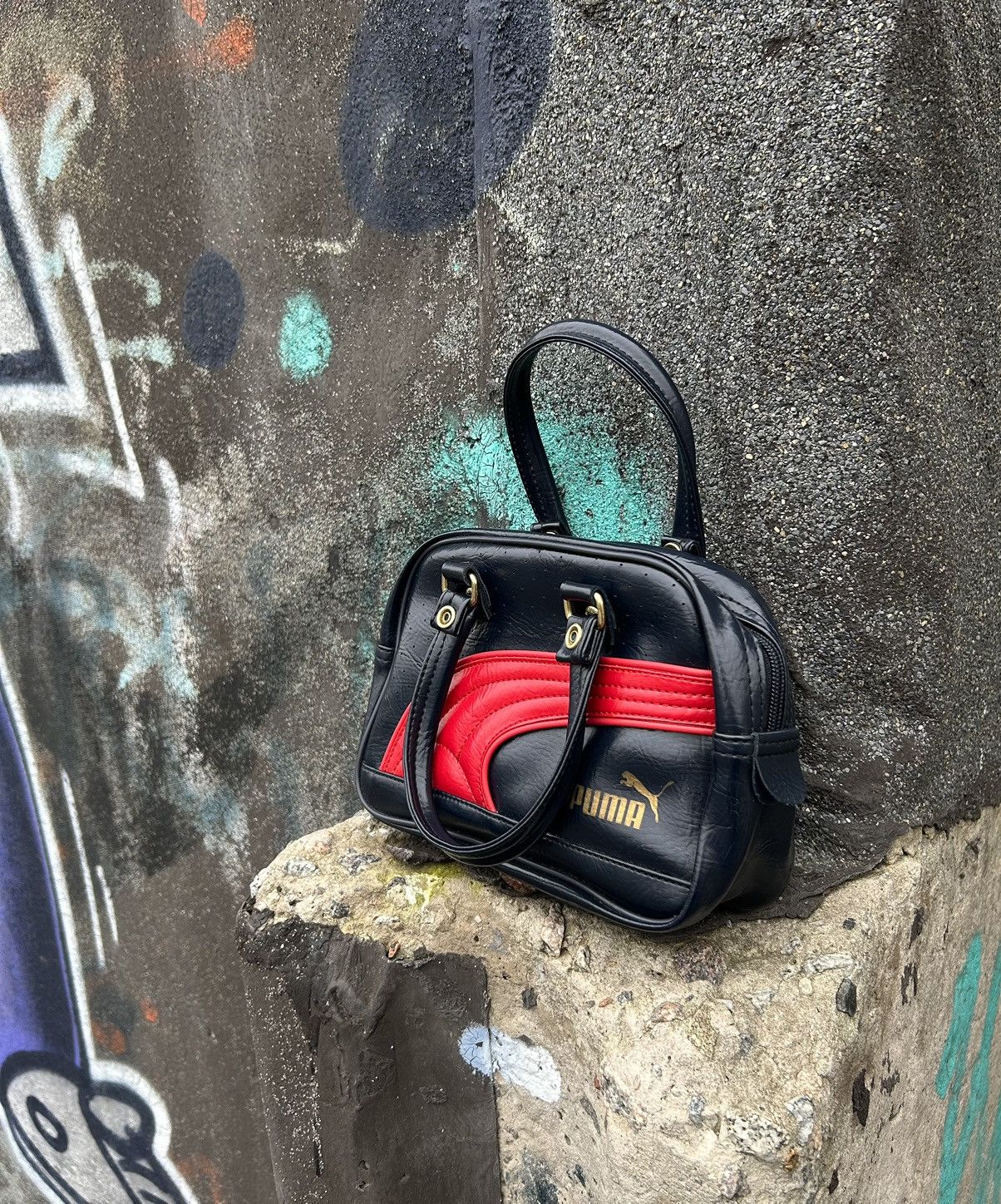 Puma × Vintage Vintage Puma Y2k Leather Mini Bag Size ONE SIZE - 1 Thumbnail