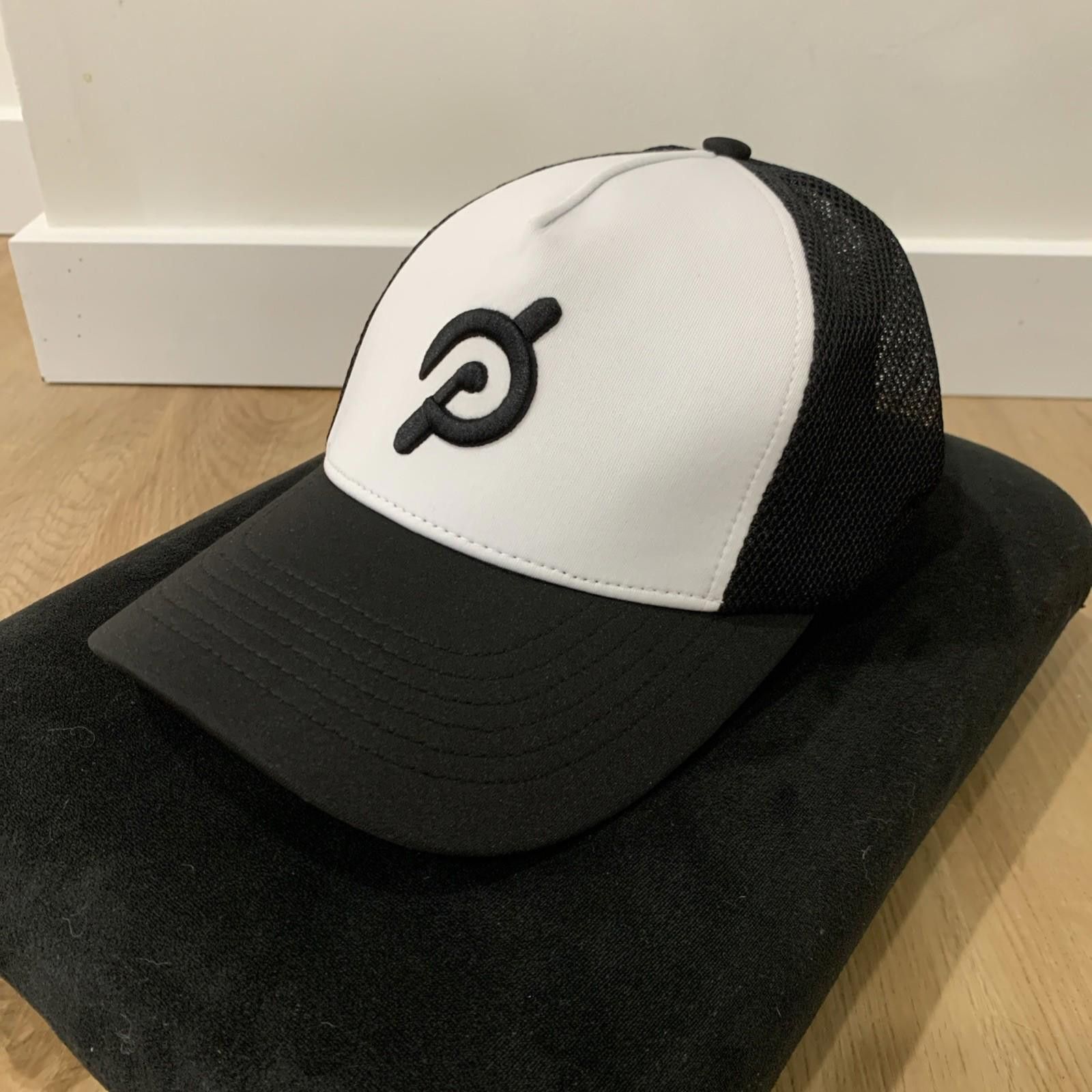 Peloton New Peloton Adjustable Trucker Hat Unisex White Black Mesh Size ONE SIZE - 3 Thumbnail