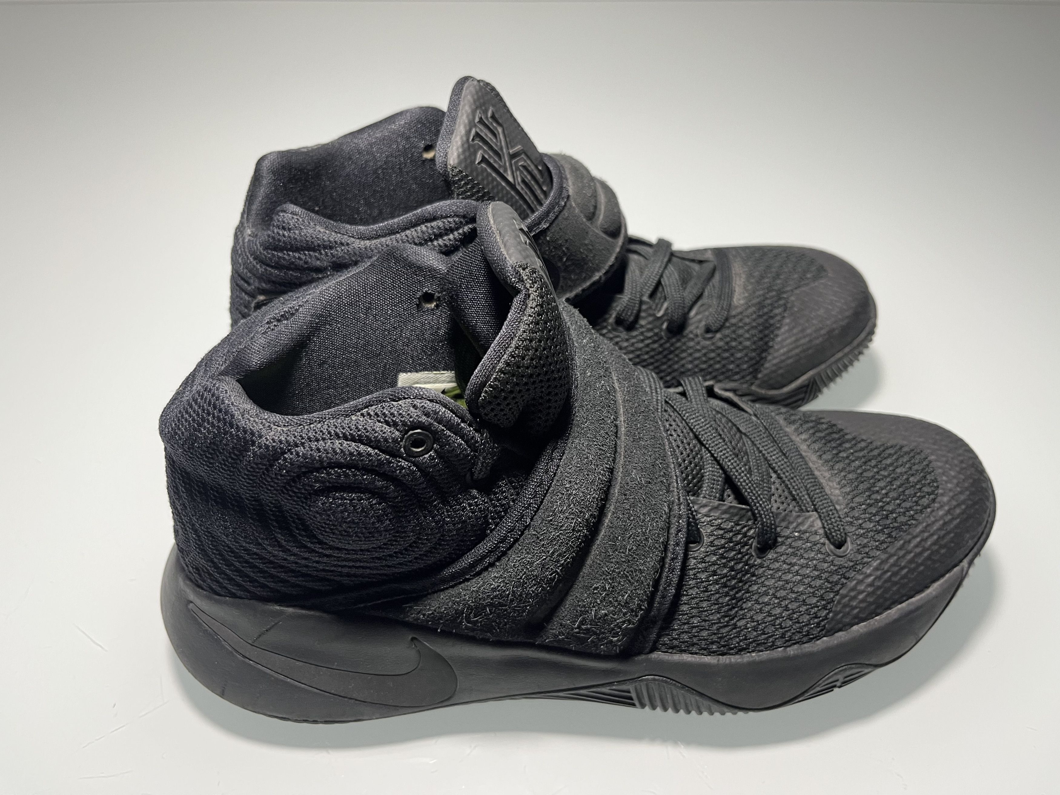 Nike Kyrie 2 Triple Black Size US 7.5 / EU 40-41 - 1 Thumbnail