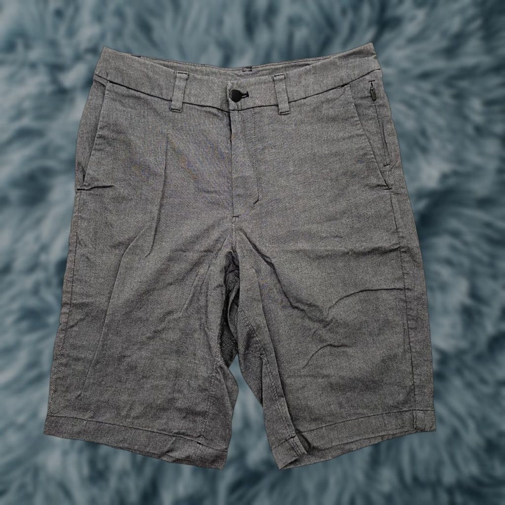Lululemon Shorts Adult Size 28 Gray Commission Classic Side Zip Pocket Logo Mens Size 28