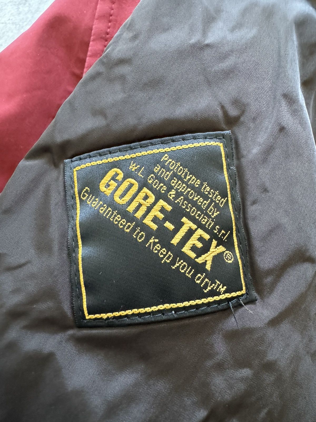 Prada Prada red tab Gore-Tex jacket SGV7A Size US L / EU 52-54 / 3 - 12 Thumbnail