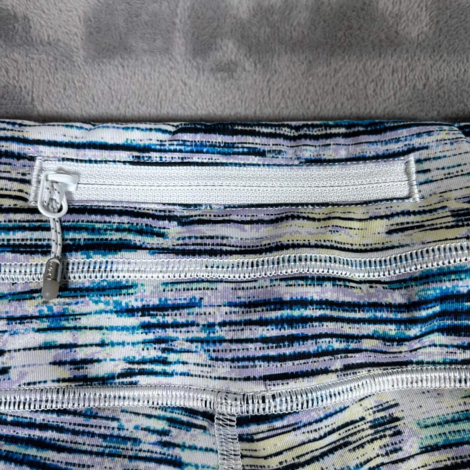 Lululemon Lululemon Multi Color Printed Crop Leggings Size 6 Size 28" / US 6 / IT 42 - 4 Thumbnail