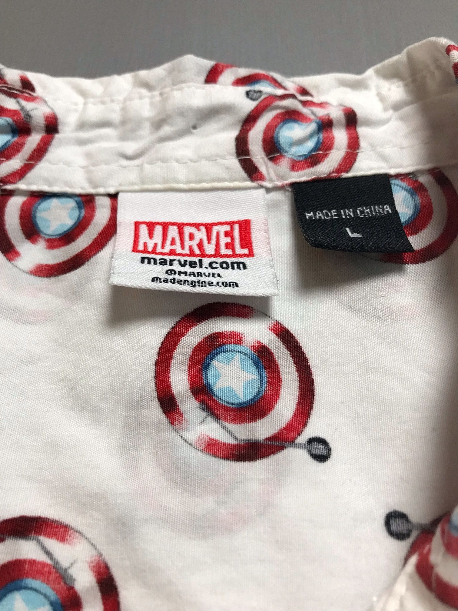 Marvel Comics Marvel Captain America Shield Button-Down Short Sleeve Size US L / EU 52-54 / 3 - 2 Thumbnail