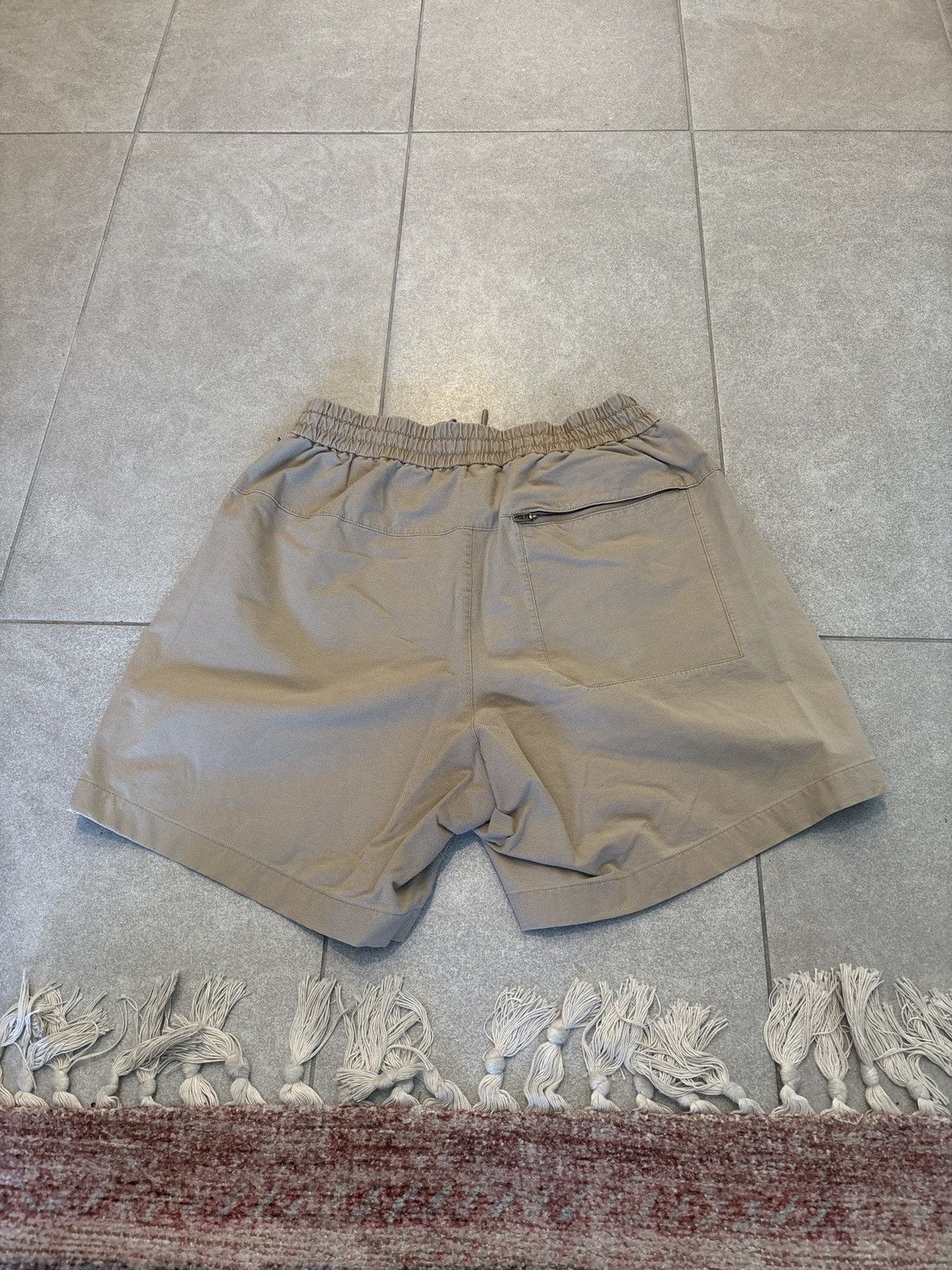 Lululemon Lululemon Khaki Shorts 5" Inseam Size US 30 / EU 46 - 2 Thumbnail