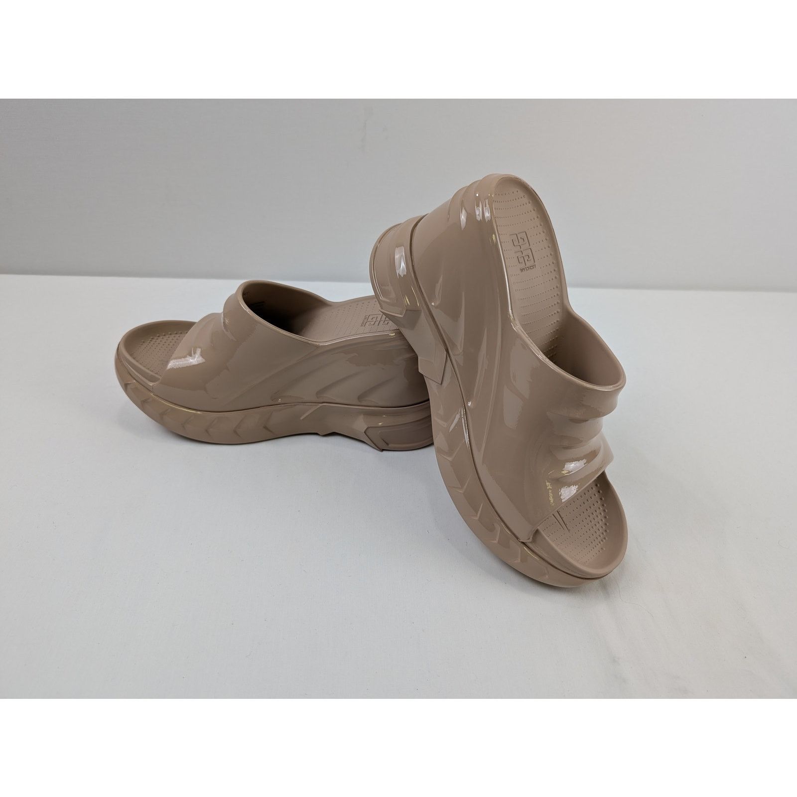 Givenchy o1rshd1 Women's Marshmallow Sandals in Nude Size US 10 / IT 40 - 8 Thumbnail