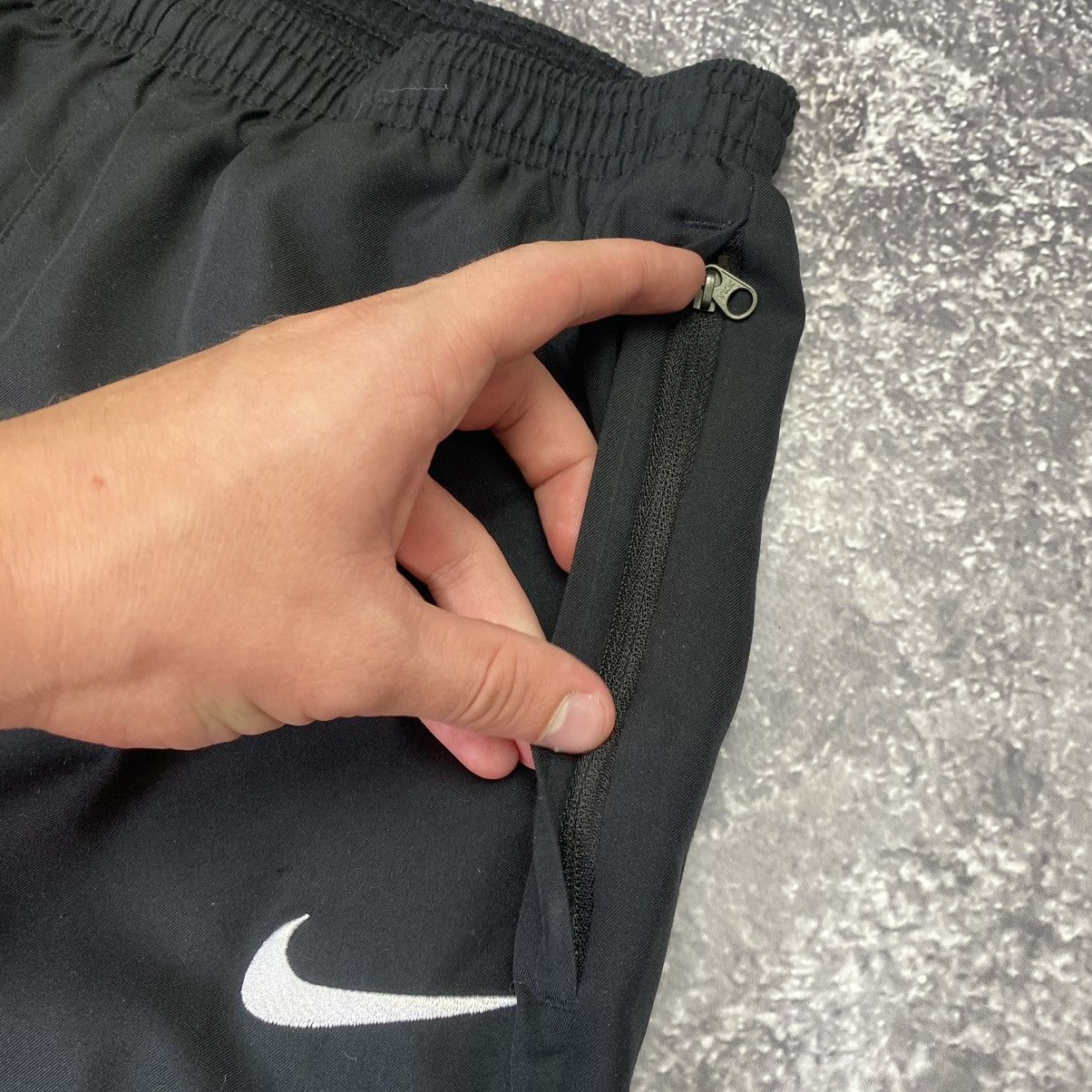 Vintage Vintage Nike Small Swoosh Nylon y2k pants Size US 30 / EU 46 - 5 Thumbnail