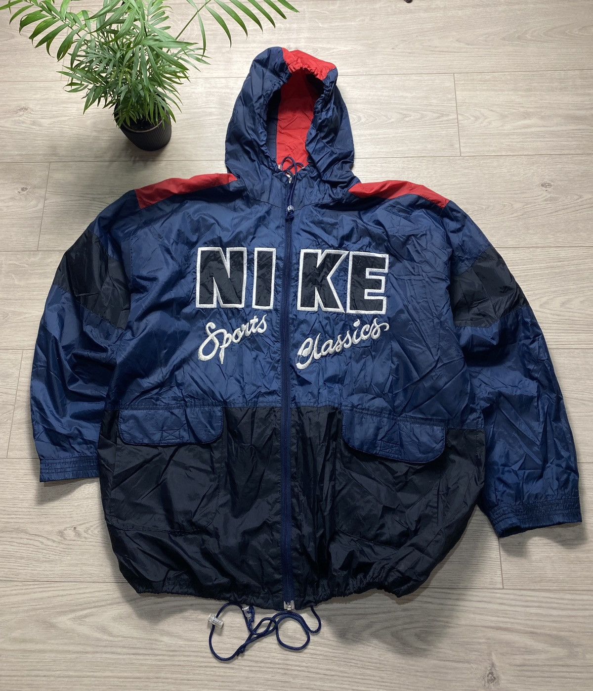 Nike top Vintage 90s Sports Classic Windbreaker Jacket