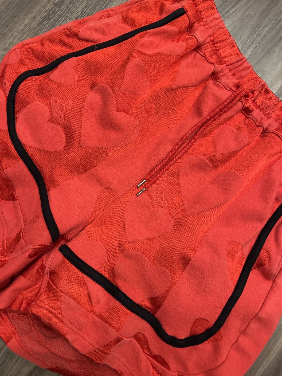 Vivienne Westwood Vivienne westwood heart basketball sweatshorts Size US 36 / EU 52 - 2 Thumbnail