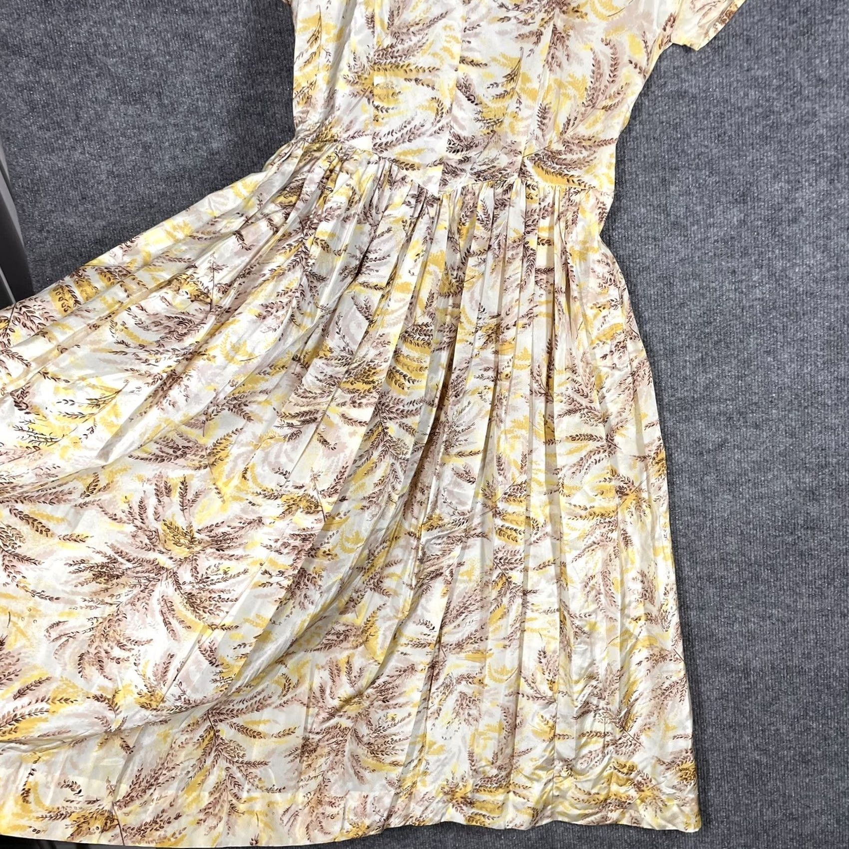Vintage VINTAGE 1950s Silk Floral Sundress Yellow Small 40s 50s Tea Swing Day Dress Rockabilly Womens Size S / US 4 / IT 40 - 5 Thumbnail