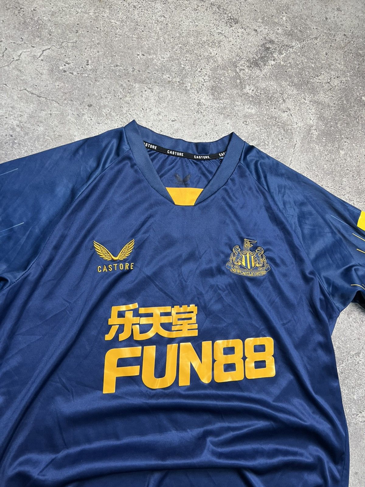 Vintage ⚽️ Newcastle Soccer Jersey #2 Trippier Y2K Football T-shirt 🔥 Size US M / EU 48-50 / 2 - 6 Thumbnail