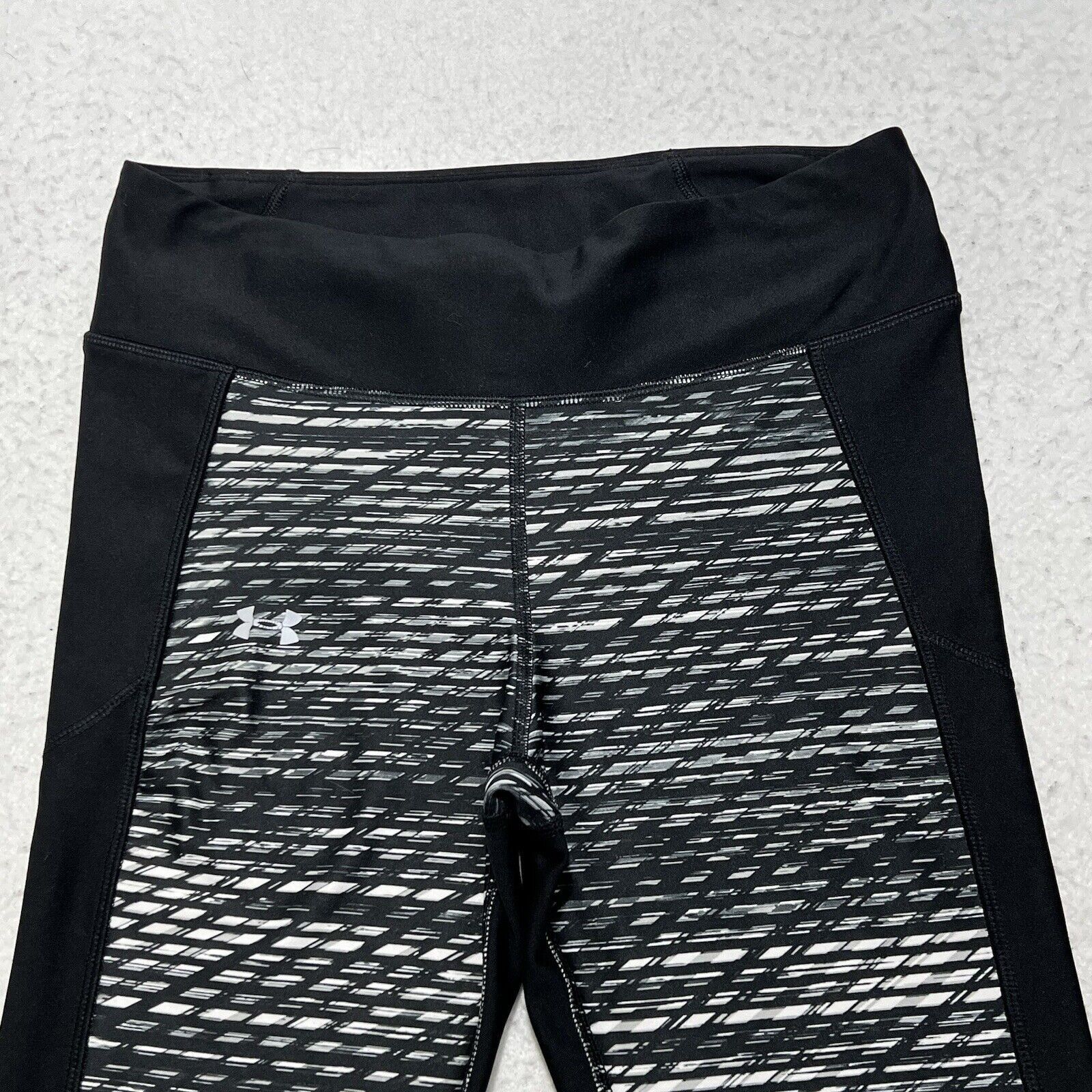 Under Armour Under Armour Capri Athletic Leggings Black + Gray Yoga Pants Size 30" / US 8 / IT 44 - 2 Thumbnail