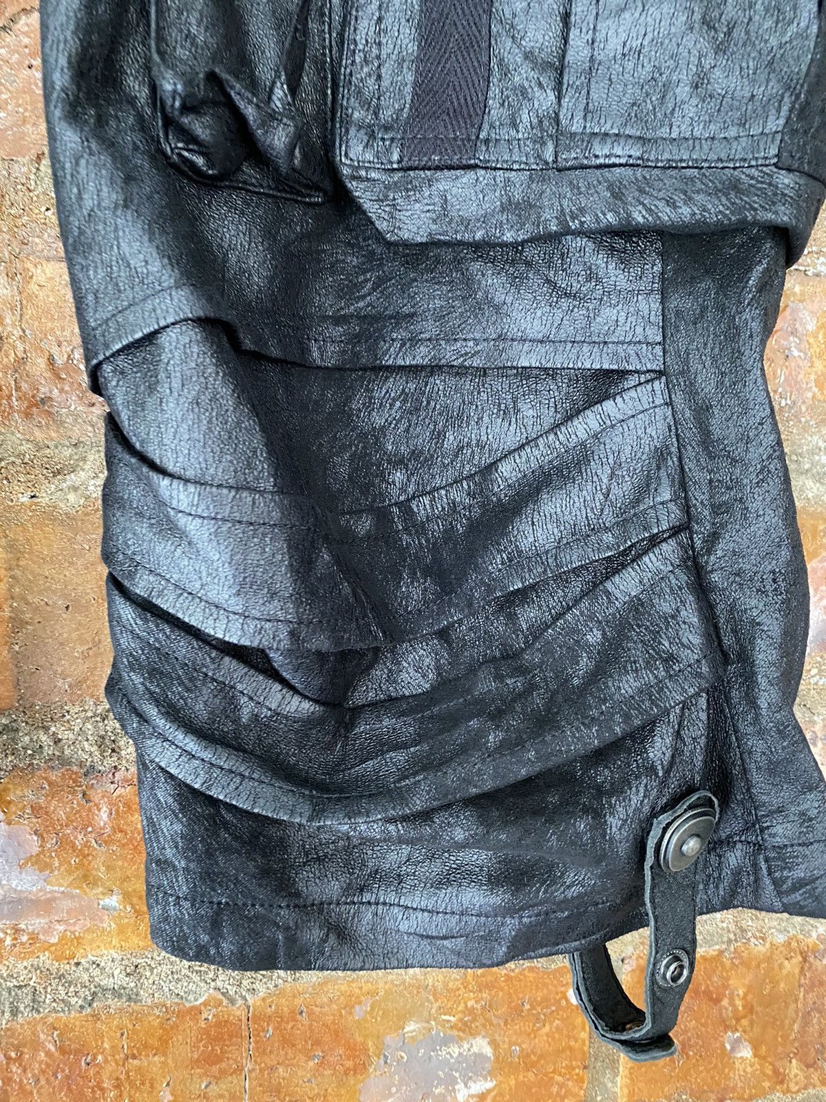 Tornado Mart 2000s Tornado Mart Bondage Textured Gas Mask Cargo Shorts Size US 31 - 15 Thumbnail