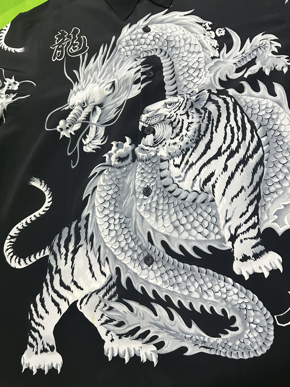 Dogtown Dogtown dragon vs tiger shirt Size US XL / EU 56 / 4 - 6 Thumbnail