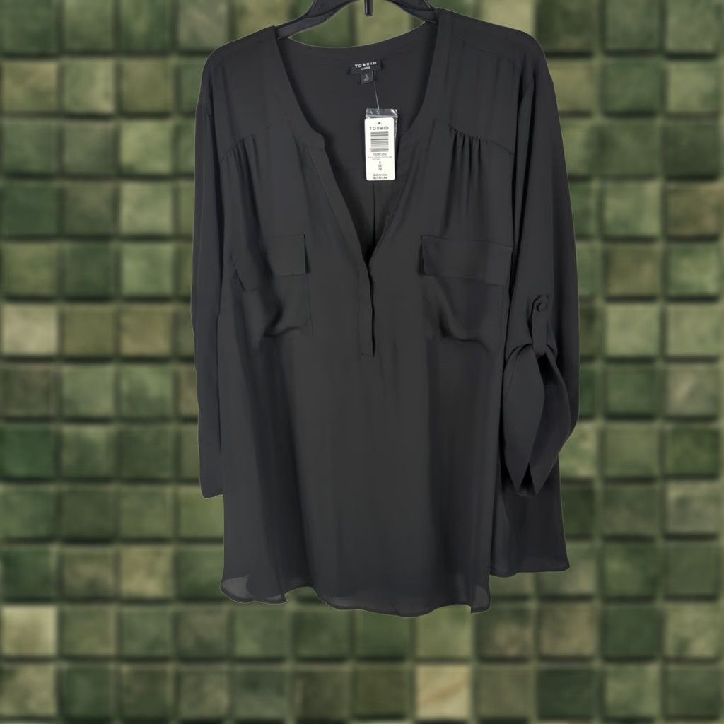 Torrid Torrid Blouse Womens Plus 5X Black Georgette 3/4 Roll Tab Sleeve Sheer V-Neck Pullover with Pockets (Chiffon/Polyester) Size XXL / US 16-18 / IT 52-54 - 1 Thumbnail