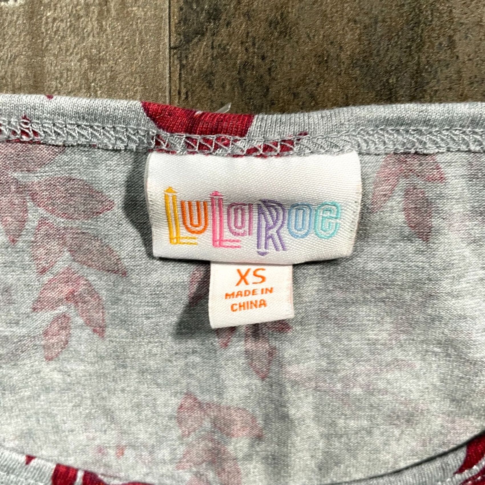 Vintage LulaRoe T Shirt Womens XS Red Floral Round Neck Dolman Tee Size XS / US 0-2 / IT 36-38 - 3 Thumbnail