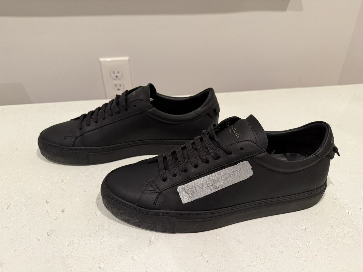 Givenchy Givenchy Low Top Leather Sneaker Size US 8.5 / EU 41-42 - 2 Thumbnail
