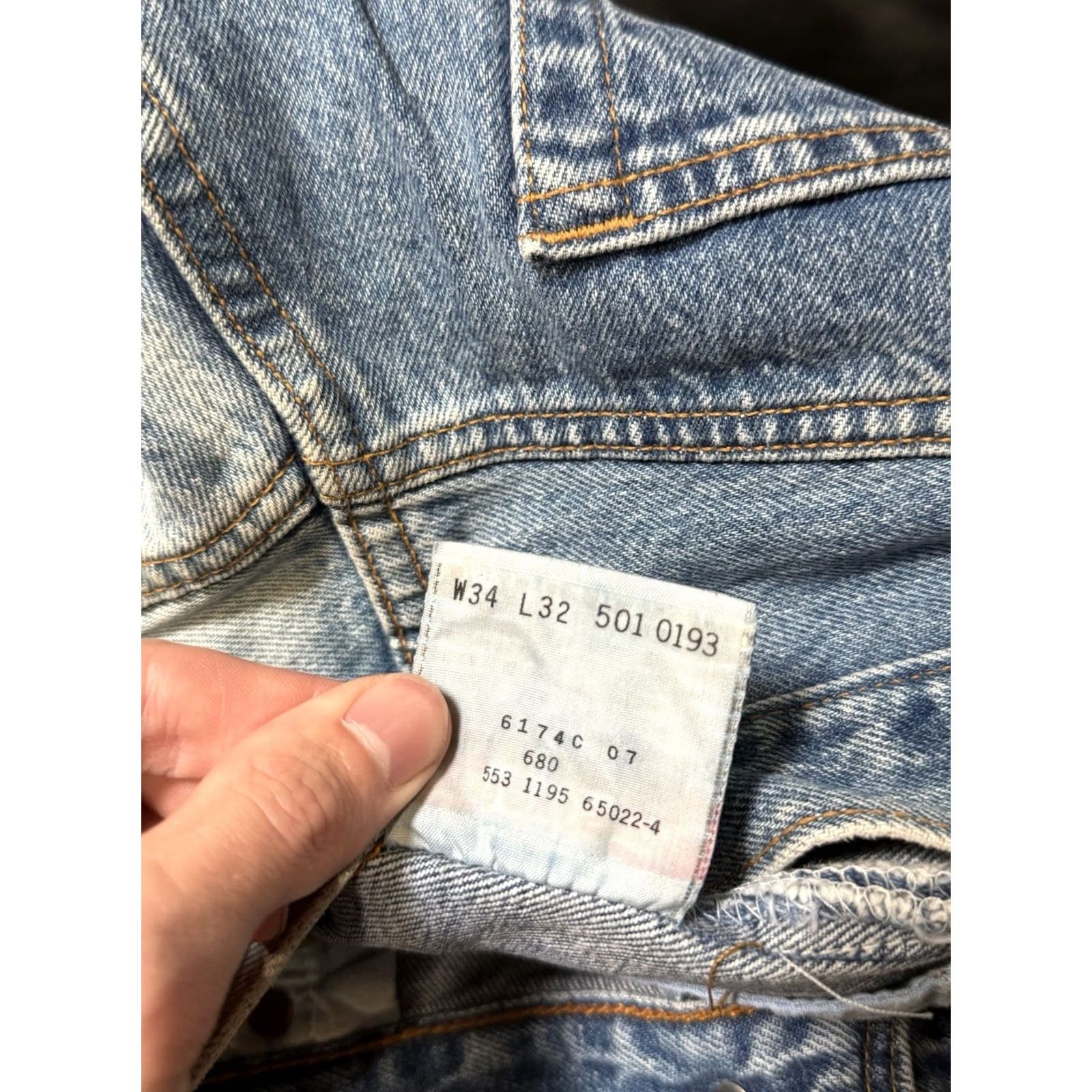 Levi's VINTAGE Levi’s 501 90’s Denim Jeans Men’s 34/32 Light Wash Sun Fade Button Fly Size US 34 / EU 50 - 8 Thumbnail