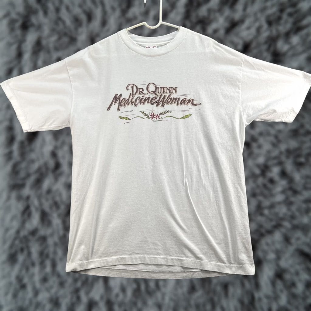 TEE JAYS VINTAGE Dr Quinn Medicine Woman Shirt Mens XL White TV Show Graphic Tee 90s Mens Size US XL / EU 56 / 4 - 1 Thumbnail