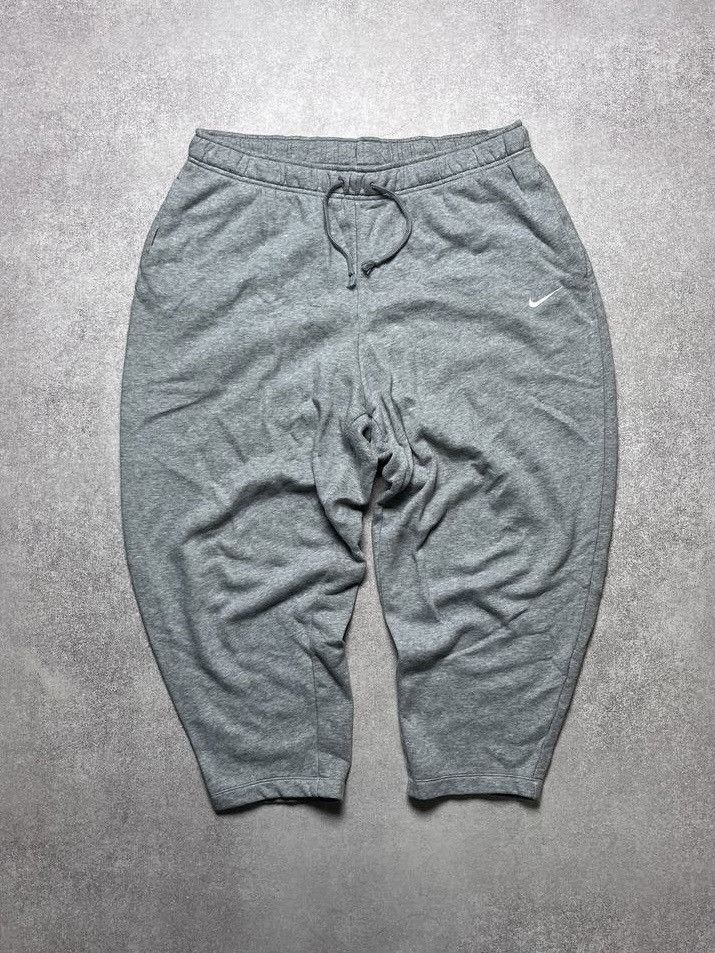 Nike × Vintage Vintage Nike Swoosh Baggy Cotton Shorts XL Size US 36 / EU 52 - 1 Thumbnail