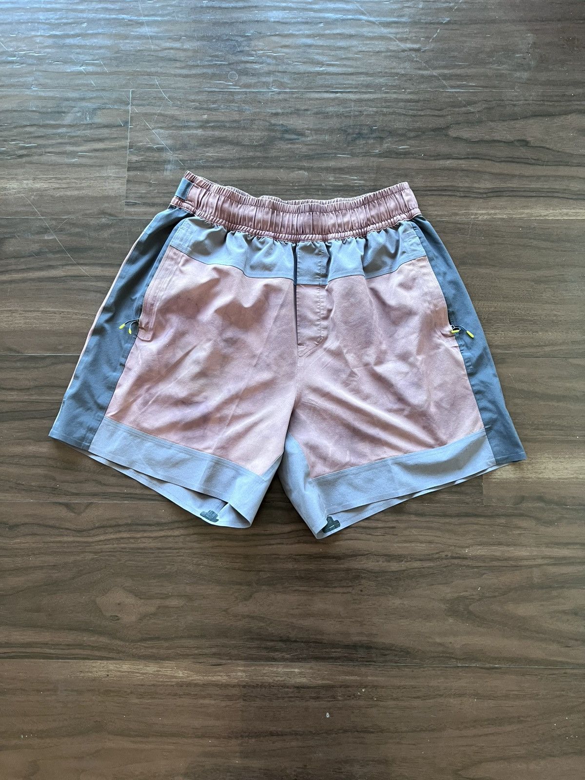 Lululemon Lululemon Shorts Size US 30 / EU 46 - 1 Thumbnail