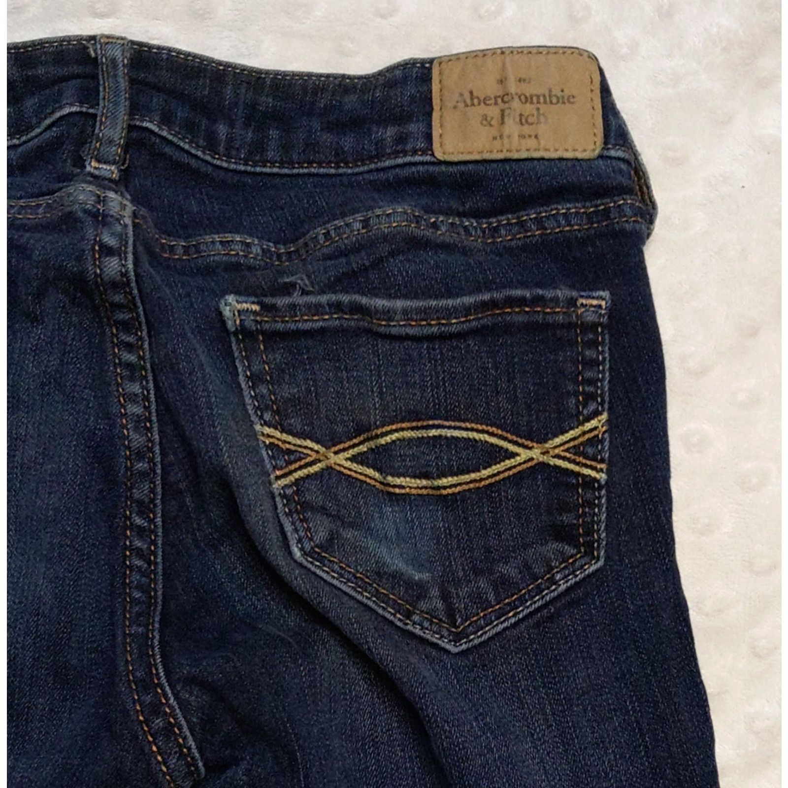 Abercrombie & Fitch Abercrombie & Fitch Medium Wash Distressed Skinny High Rise Jeans 26 X 29 Womens Jeans 5-Pocket Solid Blue 90s VintageRise 26/29 Womens Size 26" / US 2 / IT 38 - 6 Thumbnail