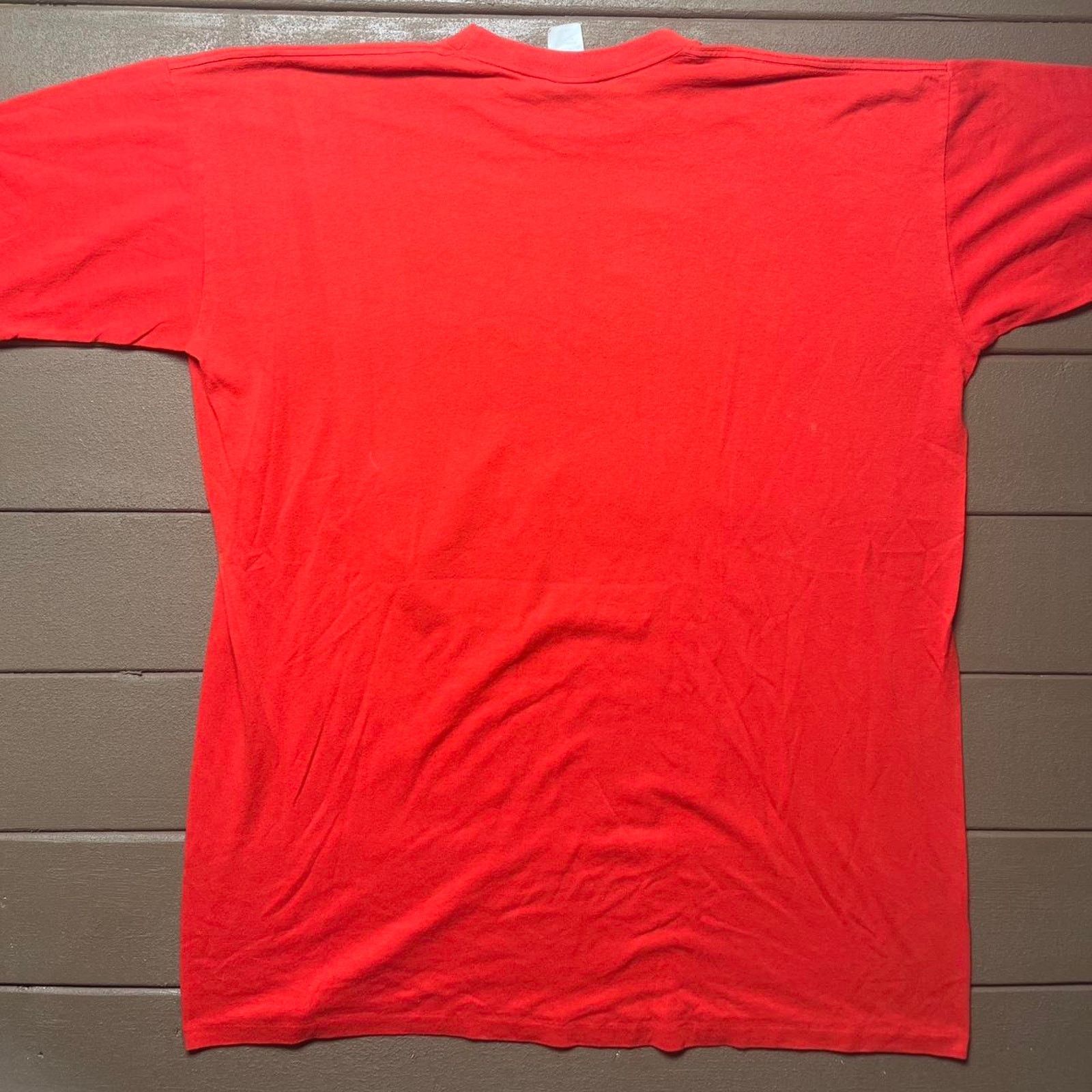 Cartoon Network Vintage “Happy Holidays” Taz single stitch shirt Size US XXL / EU 58 / 5 - 6 Thumbnail