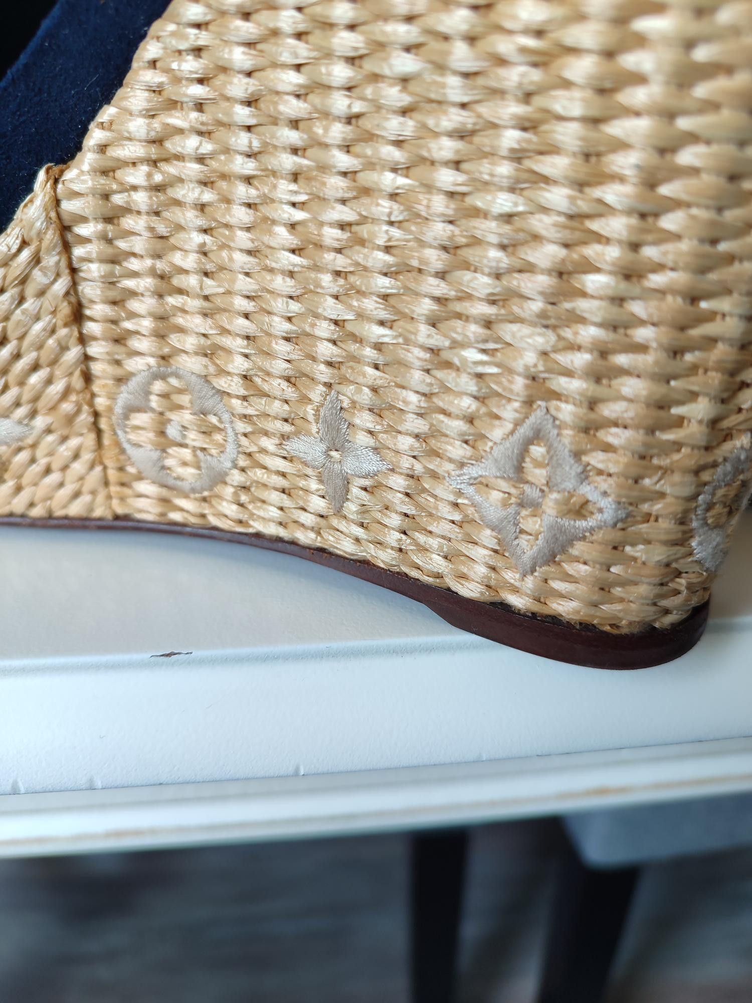 Louis Vuitton SANDALES COMPENSEES LOUIS VUITTON WEDGE Size US 7 / IT 37 - 13 Thumbnail