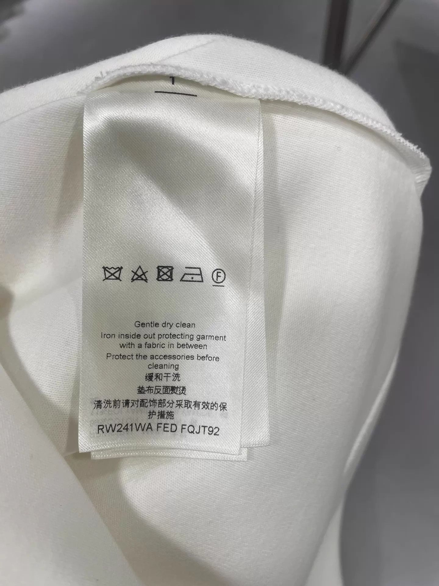 Louis Vuitton Louis Vuitton white hoodie new with tags spring/fall Size US XS / EU 42 / 0 - 5 Thumbnail