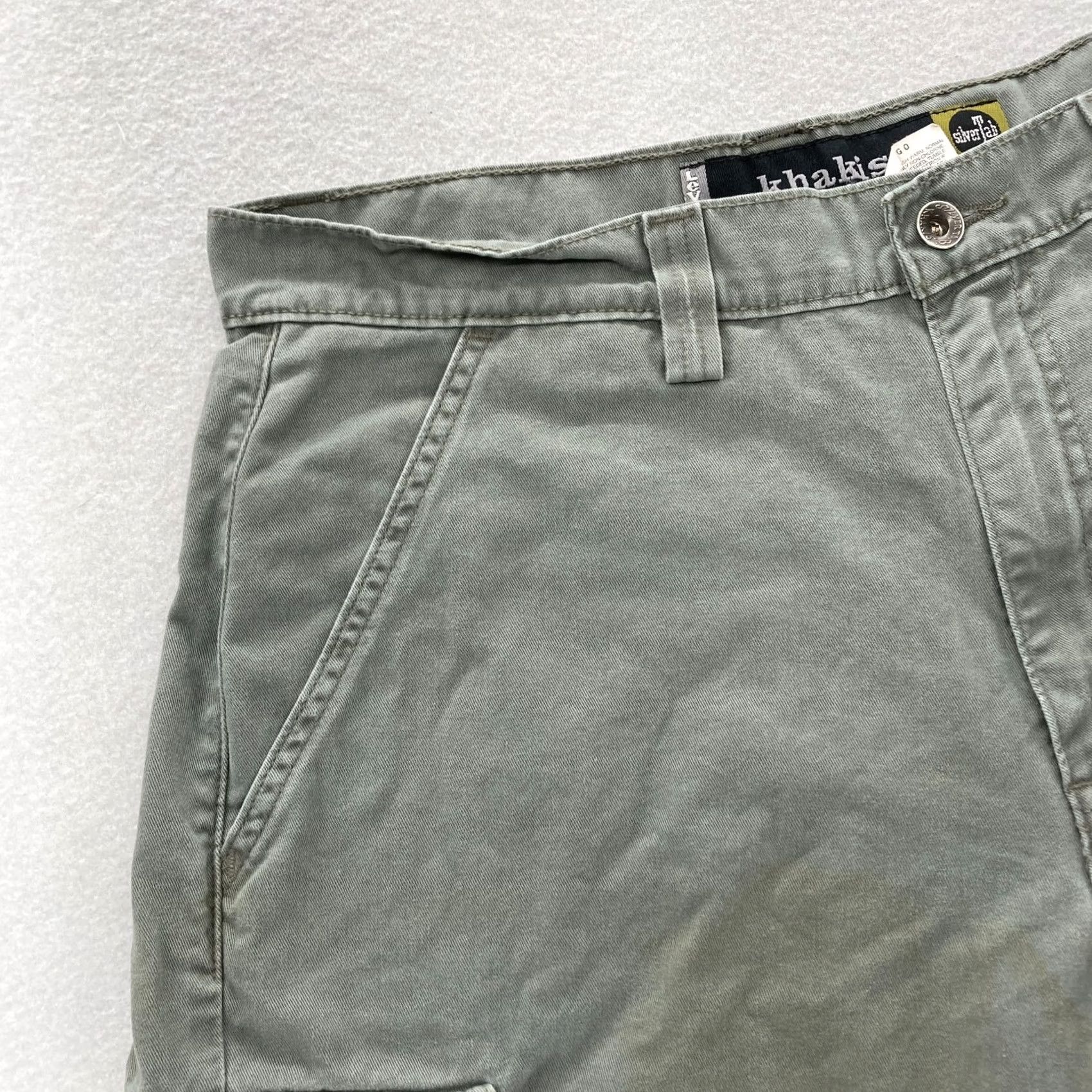 Levi's Levi's Silver Tab Khakis Cargo Shorts Mens 33 Green Mid Rise Casual 90s Vintage Shirt? Size US 33 - 3 Thumbnail