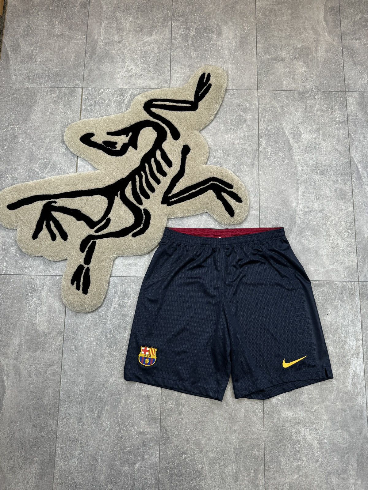 Vintage Mens Vintage Nike FC Barcelona soccer shorts football y2k Size US 32 / EU 48 - 1 Thumbnail