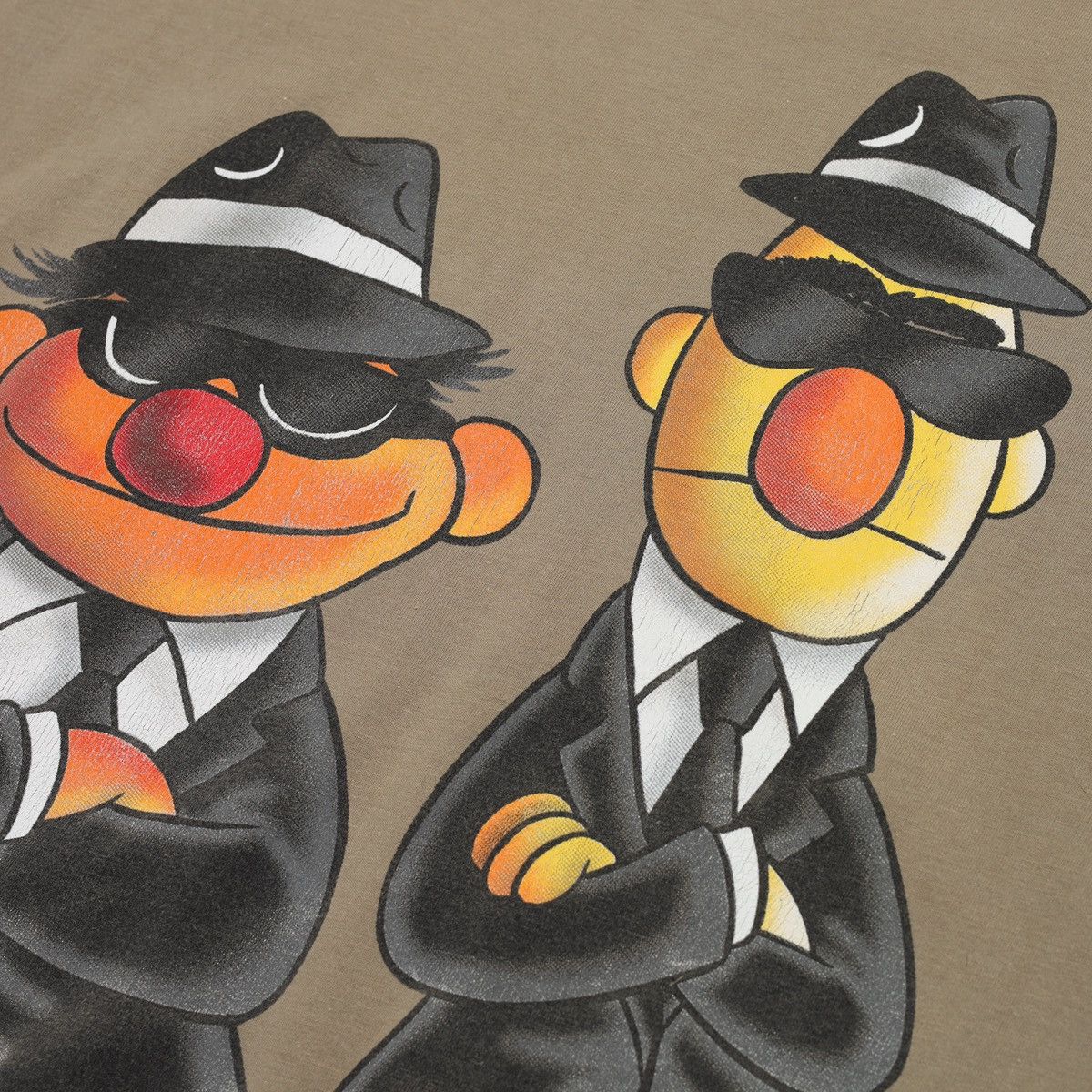 Vintage Sesame Street Vintage 1997 Tee CTW Ernie Bert Men in Black Size US XL / EU 56 / 4 - 8 Thumbnail