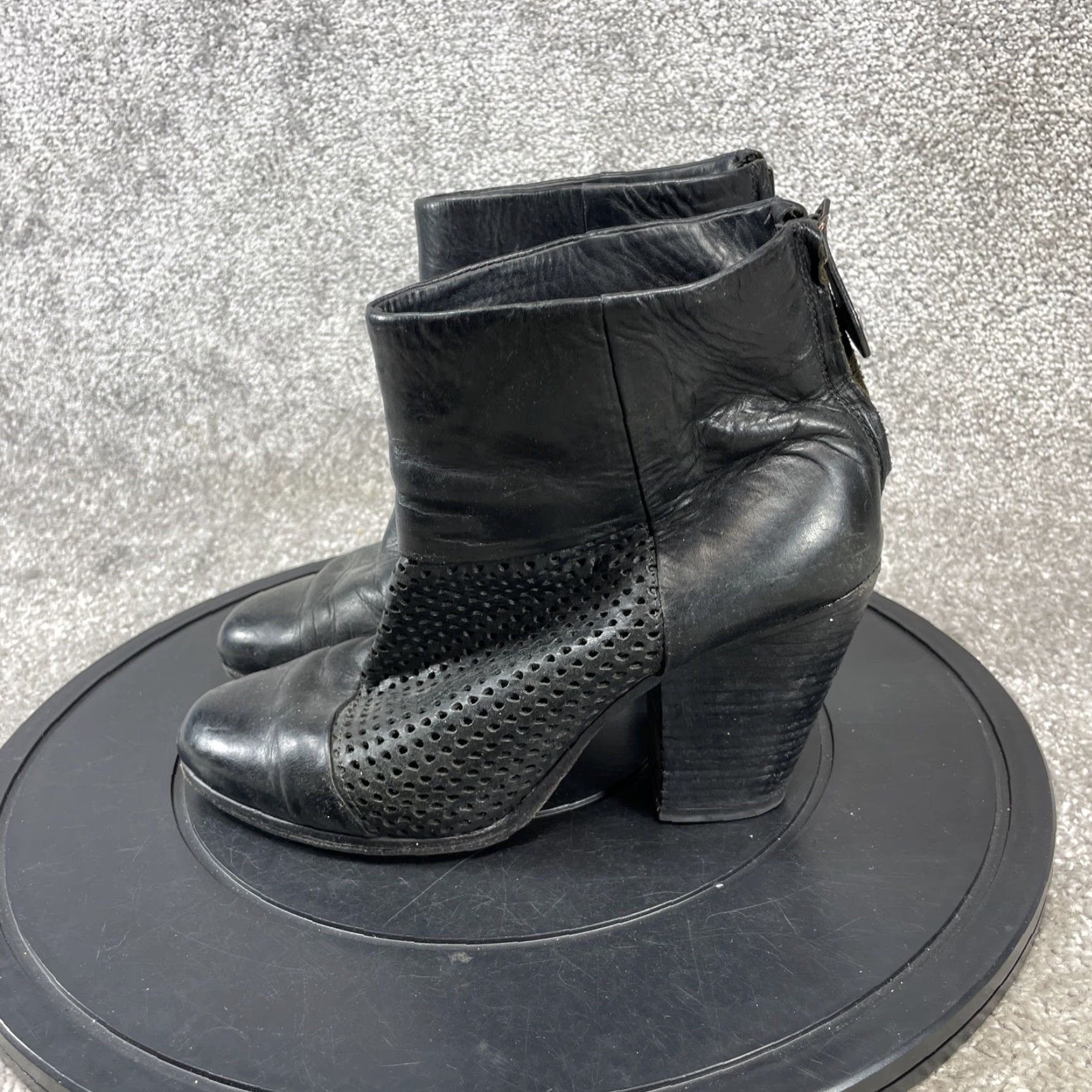 Rag & Bone VINTAGE rag & bone Women’s Bootie Size 10 US 40 EU Black Leather Ankle High Heel Fall Winter Outsole Rubber Size US 10 / IT 40 - 5 Thumbnail